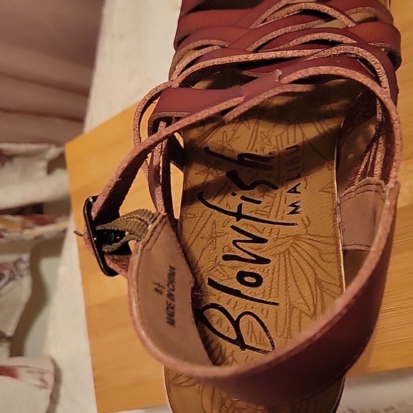 Women's Brown Wedge Sandals - Picture 3 of 6